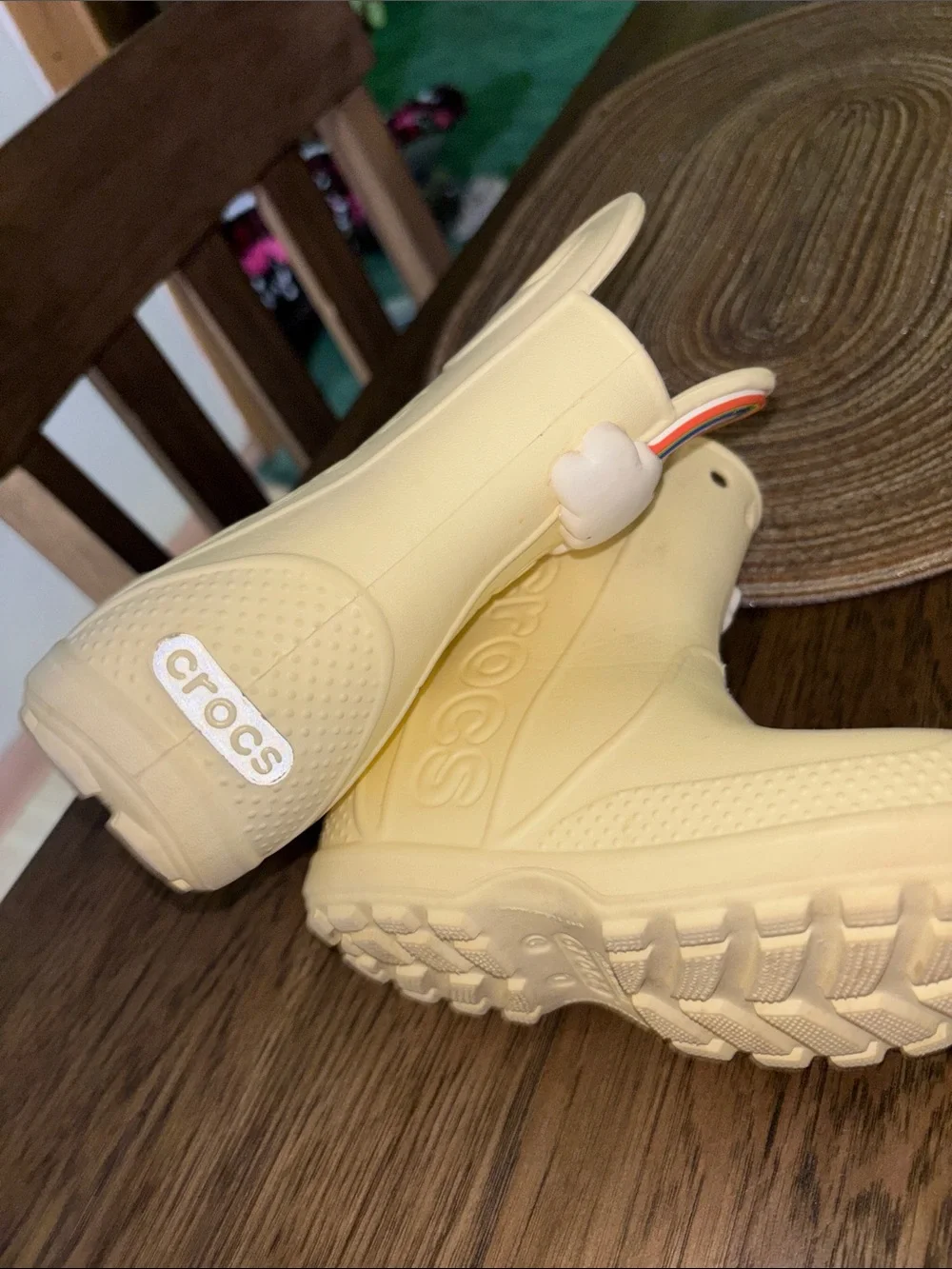 C7 CROCS Kids Cream Rain Boots with Rainbow & Cloud Charm